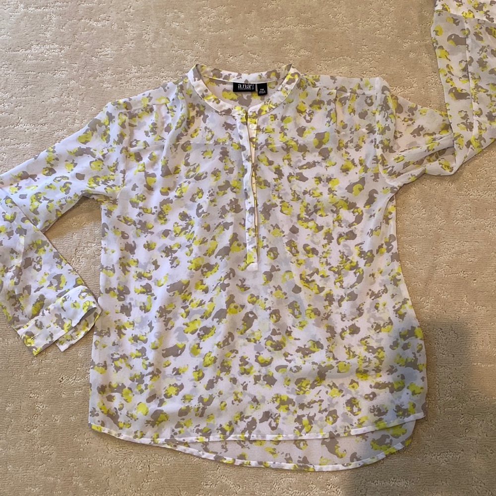 Flowy sheer white, yellow and grey blouse size petite medium